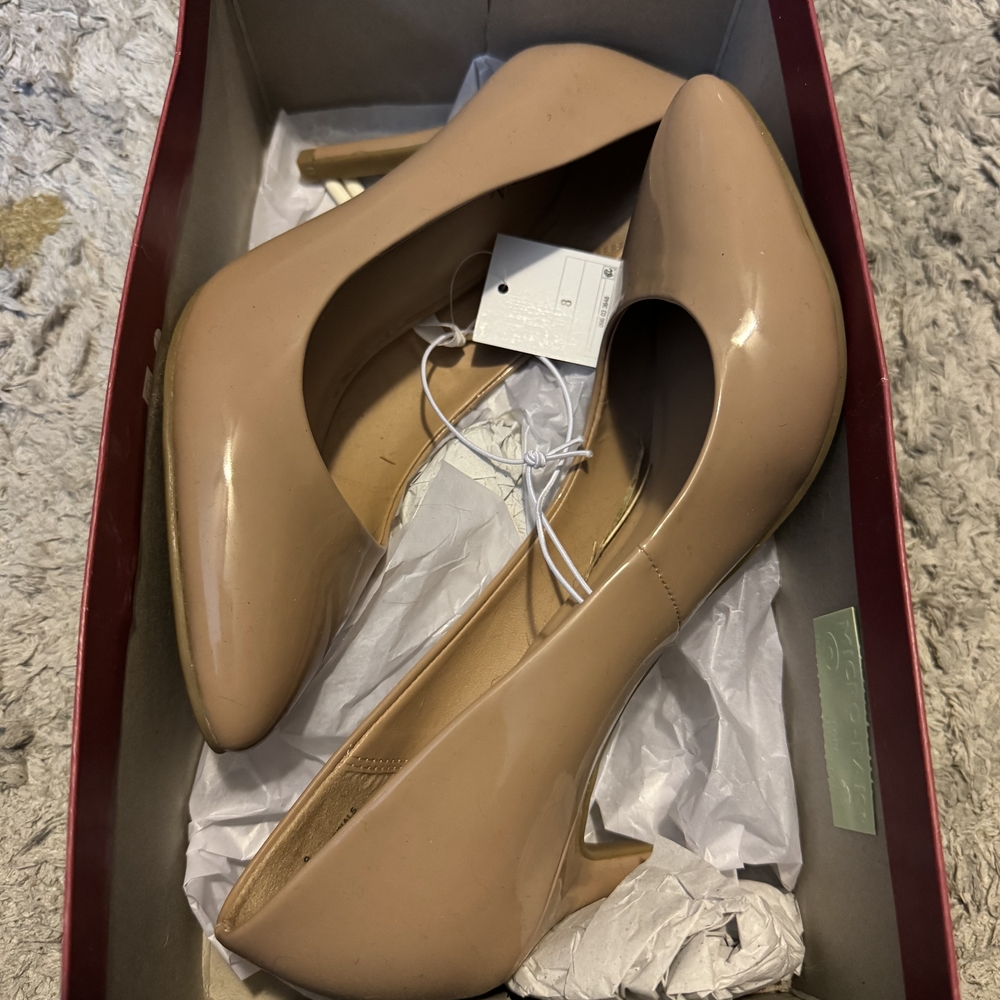 Elegant Nude Pumps